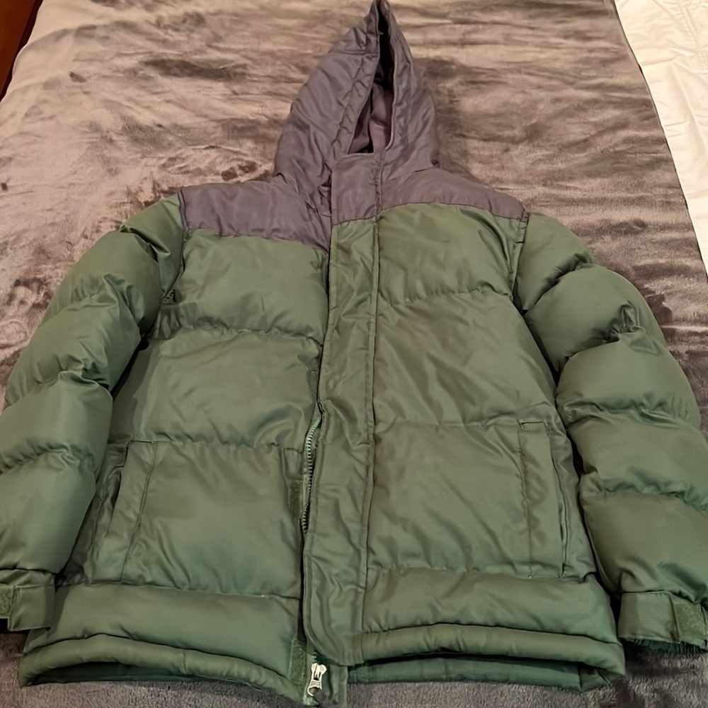 Like new perfect condition hooded puffer jacket. Worn once.